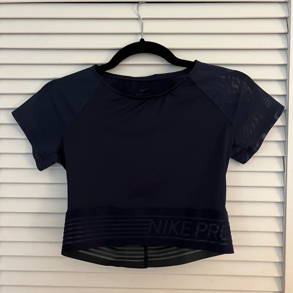 Nike cropped short sleeve workout top